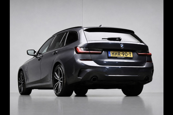 BMW 3 Serie Touring 330e High Executive Sport SOH 90,5% (PANORAMADAK,APPLE CARPLAY,NAVI,CAMERA,SFEERVERLICHTING,LED,SPORTSTOELEN)