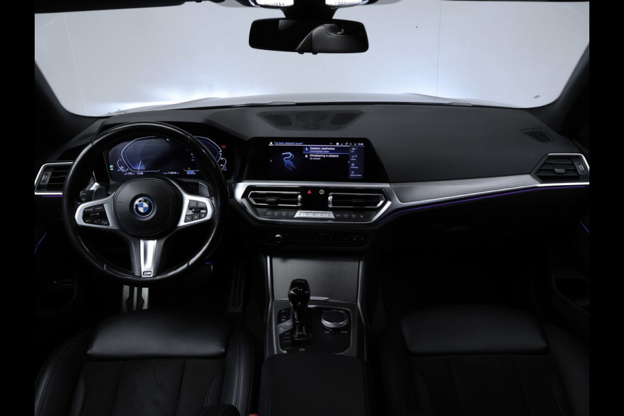 BMW 3 Serie Touring 330e High Executive Sport SOH 90,5% (PANORAMADAK,APPLE CARPLAY,NAVI,CAMERA,SFEERVERLICHTING,LED,SPORTSTOELEN)