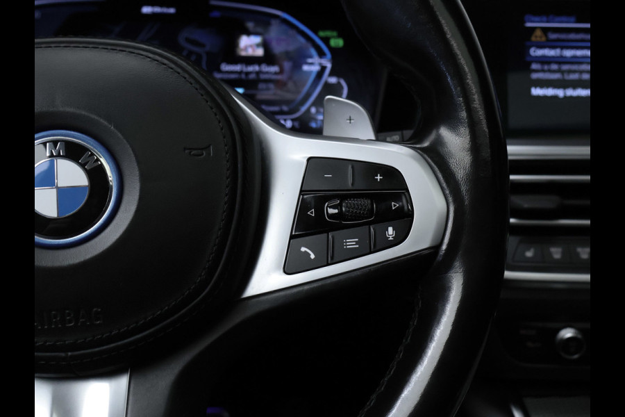 BMW 3 Serie Touring 330e High Executive Sport SOH 90,5% (PANORAMADAK,APPLE CARPLAY,NAVI,CAMERA,SFEERVERLICHTING,LED,SPORTSTOELEN)