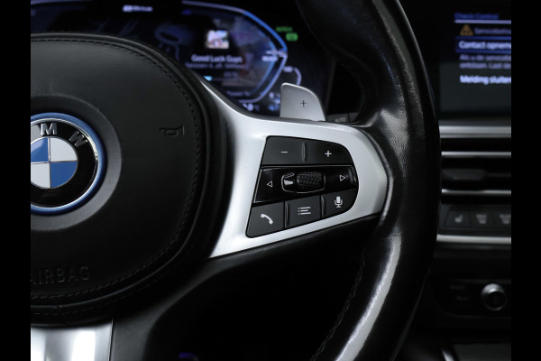 BMW 3 Serie Touring 330e High Executive Sport SOH 90,5% (PANORAMADAK,APPLE CARPLAY,NAVI,CAMERA,SFEERVERLICHTING,LED,SPORTSTOELEN)