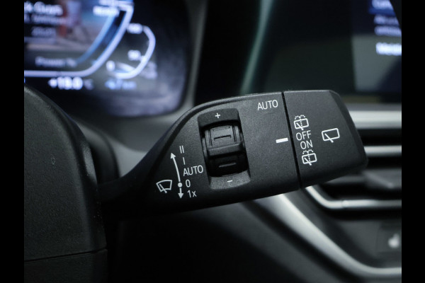BMW 3 Serie Touring 330e High Executive Sport SOH 90,5% (PANORAMADAK,APPLE CARPLAY,NAVI,CAMERA,SFEERVERLICHTING,LED,SPORTSTOELEN)