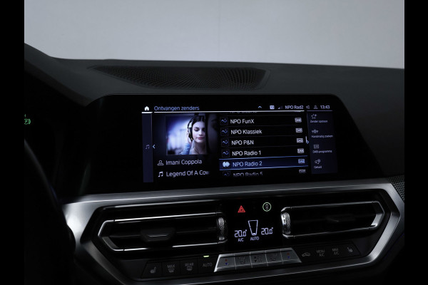 BMW 3 Serie Touring 330e High Executive Sport SOH 90,5% (PANORAMADAK,APPLE CARPLAY,NAVI,CAMERA,SFEERVERLICHTING,LED,SPORTSTOELEN)