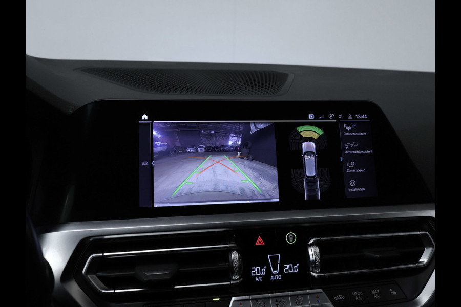 BMW 3 Serie Touring 330e High Executive Sport SOH 90,5% (PANORAMADAK,APPLE CARPLAY,NAVI,CAMERA,SFEERVERLICHTING,LED,SPORTSTOELEN)