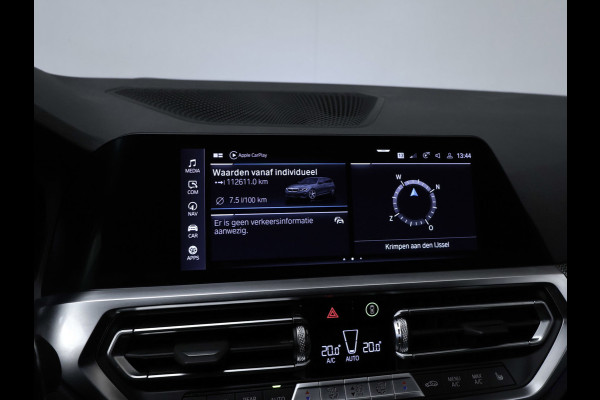 BMW 3 Serie Touring 330e High Executive Sport SOH 90,5% (PANORAMADAK,APPLE CARPLAY,NAVI,CAMERA,SFEERVERLICHTING,LED,SPORTSTOELEN)