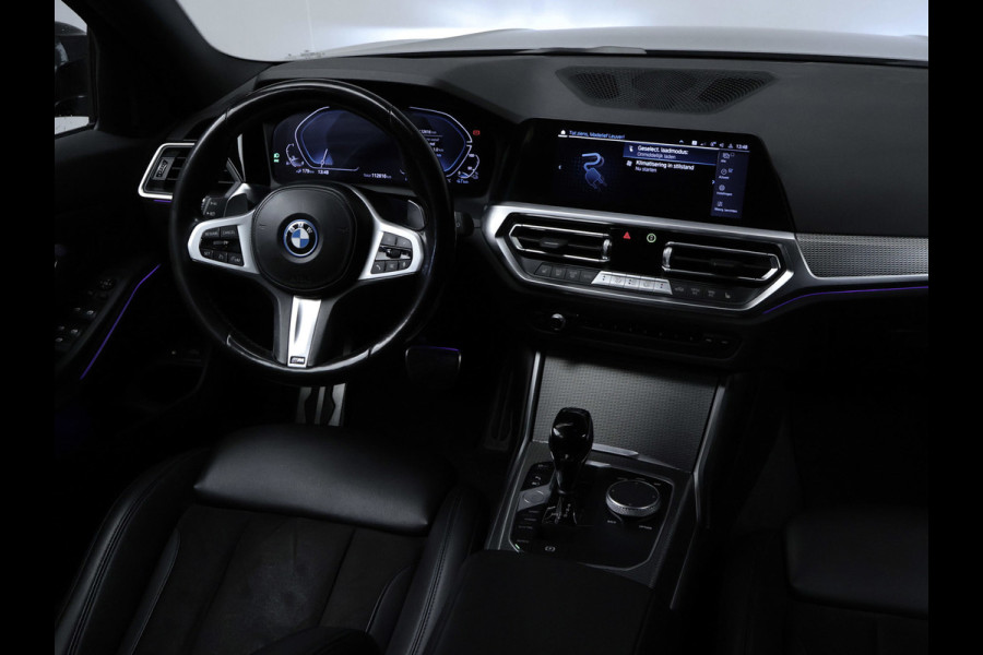 BMW 3 Serie Touring 330e High Executive Sport SOH 90,5% (PANORAMADAK,APPLE CARPLAY,NAVI,CAMERA,SFEERVERLICHTING,LED,SPORTSTOELEN)