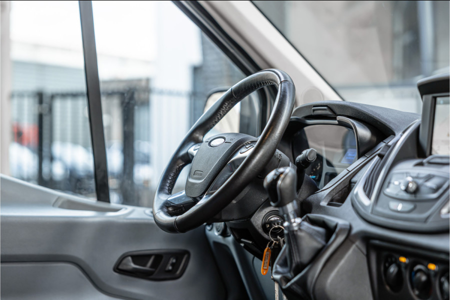 Ford Transit 310 2.0 TDCI L2H2 | CarPlay | Navigatie | Camera | BOTT Inrichting | Airco | 3-Zitter | Cruise control