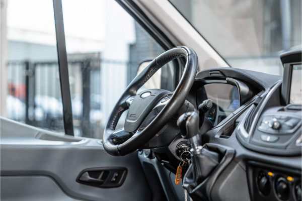 Ford Transit 310 2.0 TDCI L2H2 | CarPlay | Navigatie | Camera | BOTT Inrichting | Airco | 3-Zitter | Cruise control
