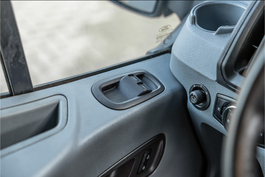 Ford Transit 310 2.0 TDCI L2H2 | CarPlay | Navigatie | Camera | BOTT Inrichting | Airco | 3-Zitter | Cruise control