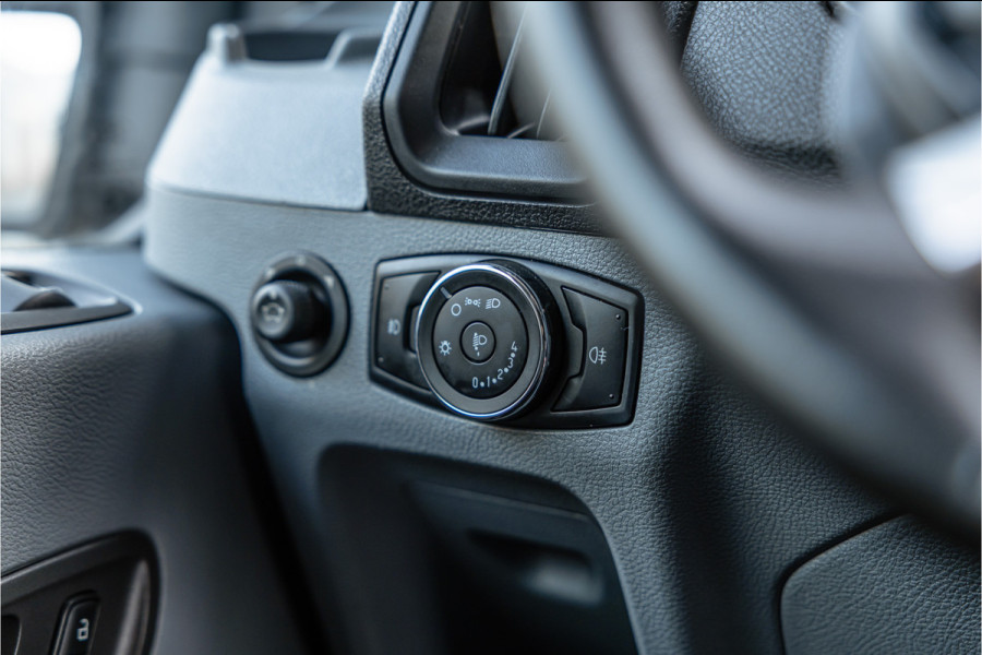 Ford Transit 310 2.0 TDCI L2H2 | CarPlay | Navigatie | Camera | BOTT Inrichting | Airco | 3-Zitter | Cruise control