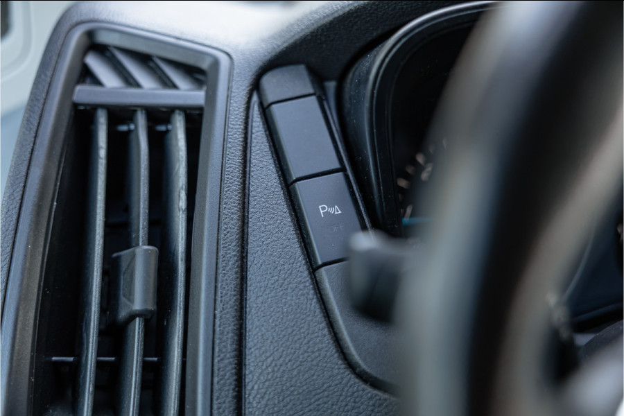 Ford Transit 310 2.0 TDCI L2H2 | CarPlay | Navigatie | Camera | BOTT Inrichting | Airco | 3-Zitter | Cruise control