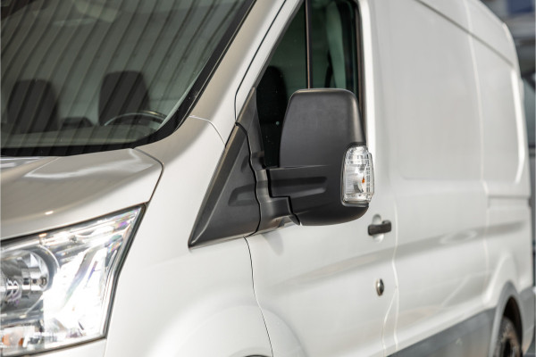 Ford Transit 310 2.0 TDCI L2H2 | CarPlay | Navigatie | Camera | BOTT Inrichting | Airco | 3-Zitter | Cruise control