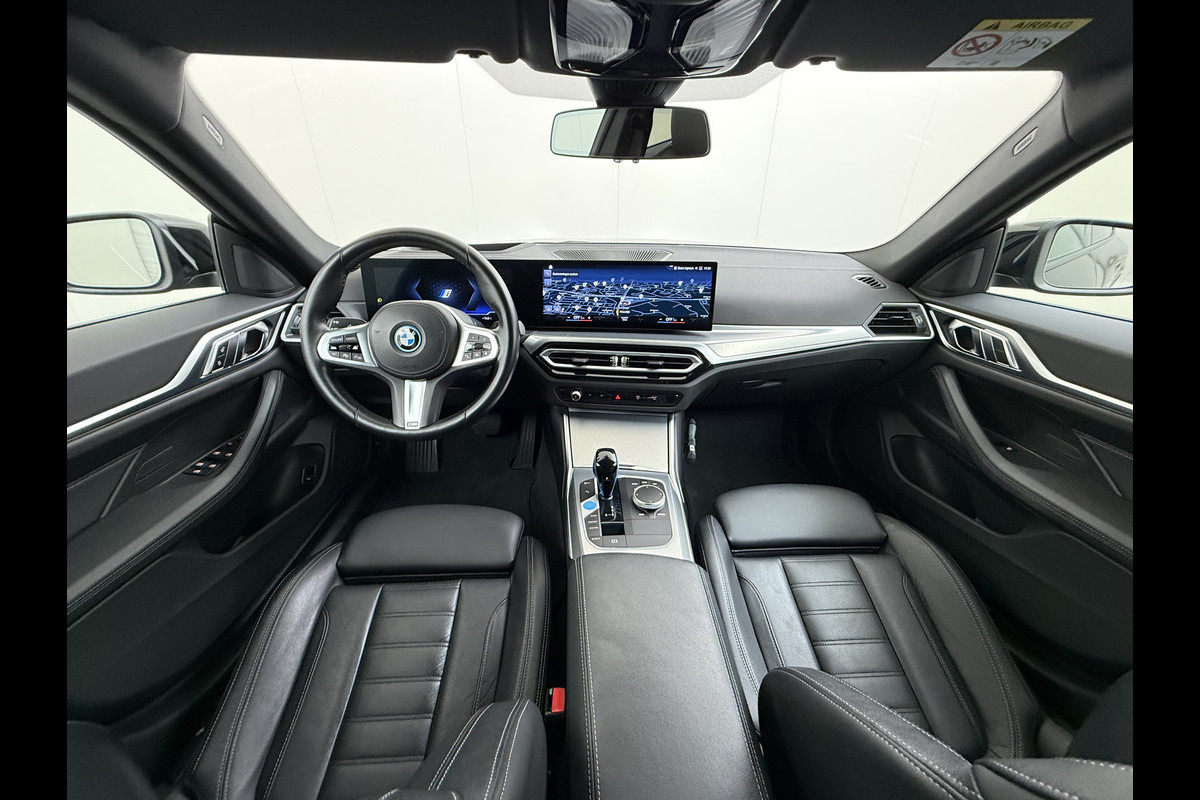 BMW i4 eDrive40 340PK 84kWh High Executive SOH 94% Leder Sportstoelen+Verwarmd Head-Up Display Camera Navi 3-Zone Ecc Live cockpit pro Laserlicht Elek.Achterklep Privacy Glas Isofix Wifi Bluetooth DAB Regen/Lichtsensor Draadloze lader 1e Eigenaar Dealeronderhouden Origineel Nederlandse Auto