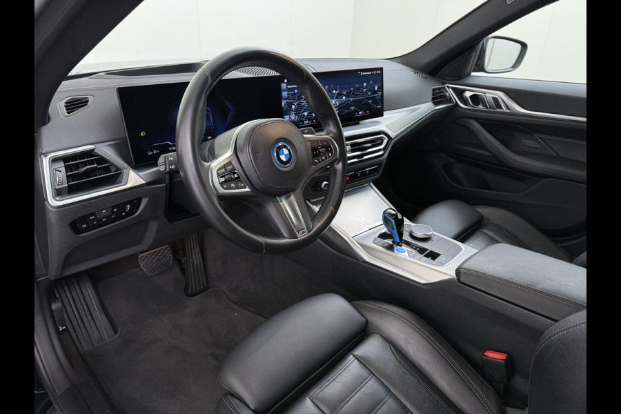 BMW i4 eDrive40 340PK 84kWh High Executive SOH 94% Leder Sportstoelen+Verwarmd Head-Up Display Camera Navi 3-Zone Ecc Live cockpit pro Laserlicht Elek.Achterklep Privacy Glas Isofix Wifi Bluetooth DAB Regen/Lichtsensor Draadloze lader 1e Eigenaar Dealeronderhouden Origineel Nederlandse Auto