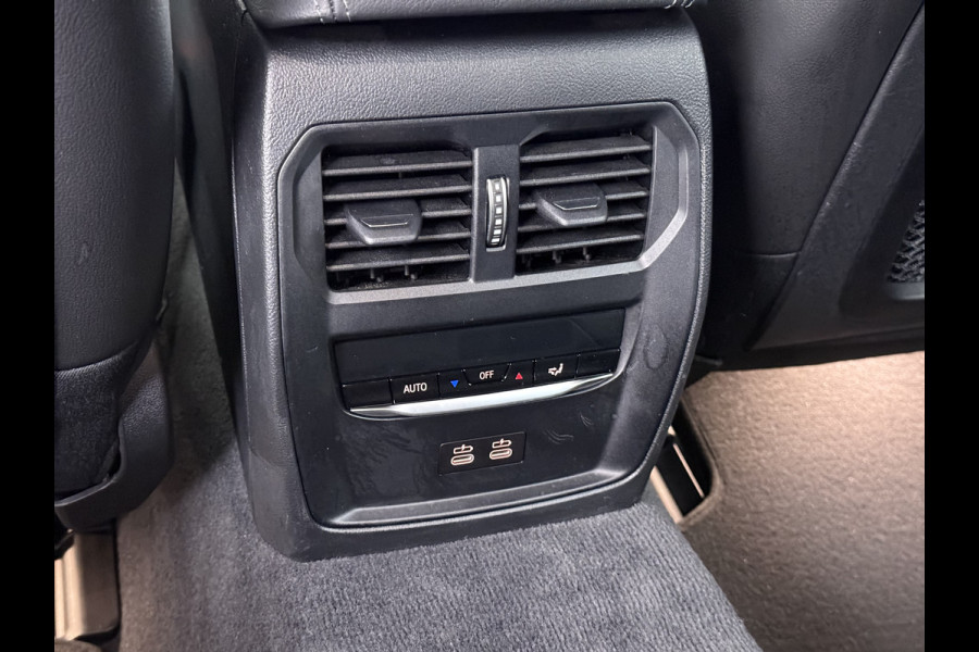 BMW i4 eDrive40 340PK 84kWh High Executive SOH 94% Leder Sportstoelen+Verwarmd Head-Up Display Camera Navi 3-Zone Ecc Live cockpit pro Laserlicht Elek.Achterklep Privacy Glas Isofix Wifi Bluetooth DAB Regen/Lichtsensor Draadloze lader 1e Eigenaar Dealeronderhouden Origineel Nederlandse Auto