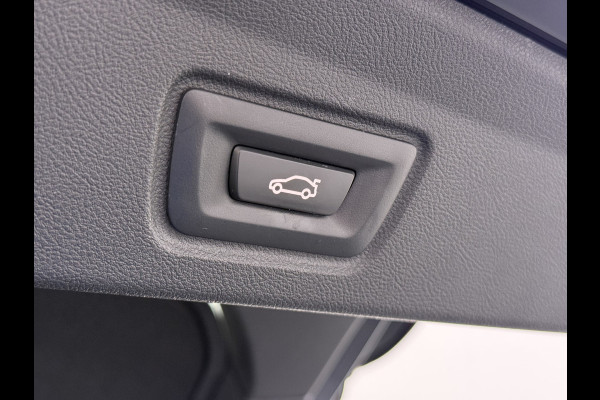 BMW i4 eDrive40 340PK 84kWh High Executive SOH 94% Leder Sportstoelen+Verwarmd Head-Up Display Camera Navi 3-Zone Ecc Live cockpit pro Laserlicht Elek.Achterklep Privacy Glas Isofix Wifi Bluetooth DAB Regen/Lichtsensor Draadloze lader 1e Eigenaar Dealeronderhouden Origineel Nederlandse Auto