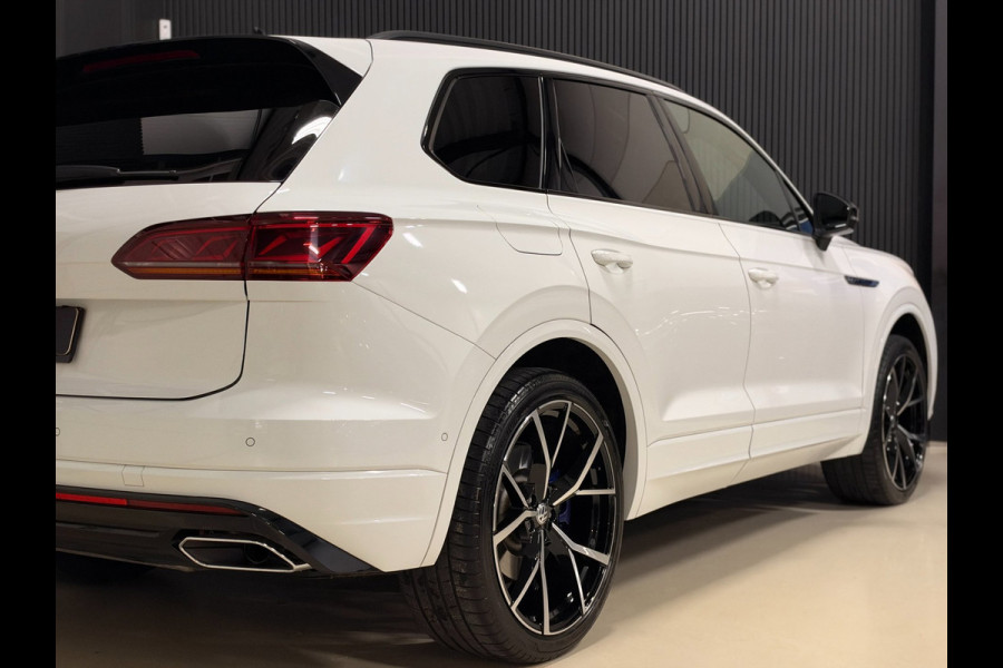 Volkswagen Touareg 3.0 TSi eHybrid 4MOTION R | 462PK | PANO | TREKHAAK | INCL. BTW!