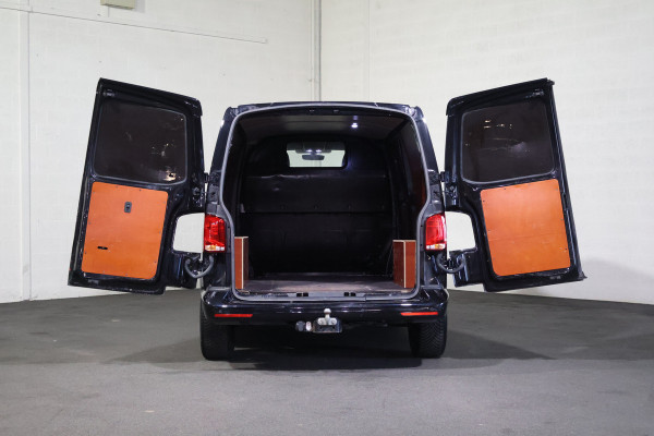 Volkswagen Transporter 2.0 TDI 150pk L2 H1 35 Jaar Derks Editie