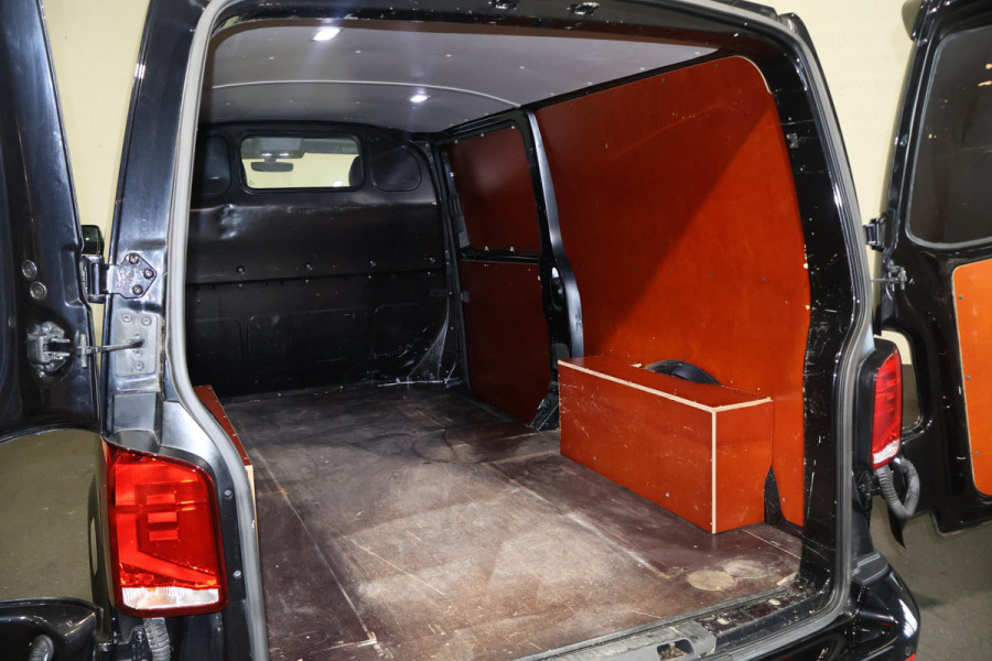 Volkswagen Transporter 2.0 TDI 150pk L2 H1 35 Jaar Derks Editie