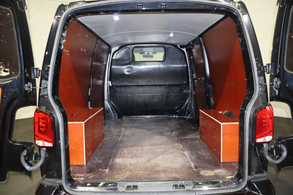Volkswagen Transporter 2.0 TDI 150pk L2 H1 35 Jaar Derks Editie