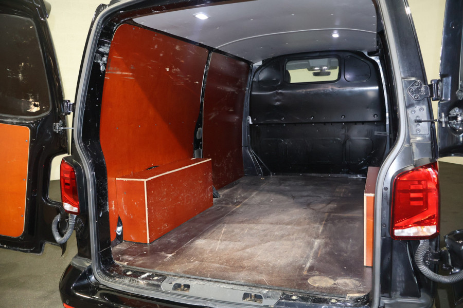 Volkswagen Transporter 2.0 TDI 150pk L2 H1 35 Jaar Derks Editie