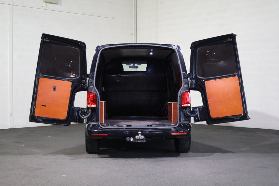 Volkswagen Transporter 2.0 TDI 150pk L2 H1 35 Jaar Derks Editie