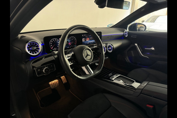 Mercedes-Benz A-Klasse 180 AMG Stoelverwarming|Camera|Sfeerverlichting