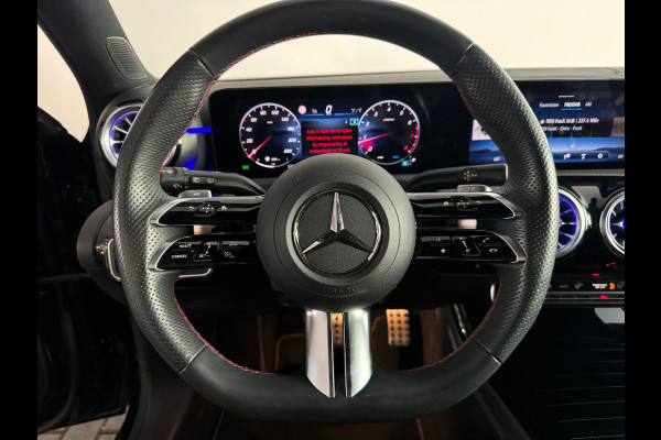 Mercedes-Benz A-Klasse 180 AMG Stoelverwarming|Camera|Sfeerverlichting