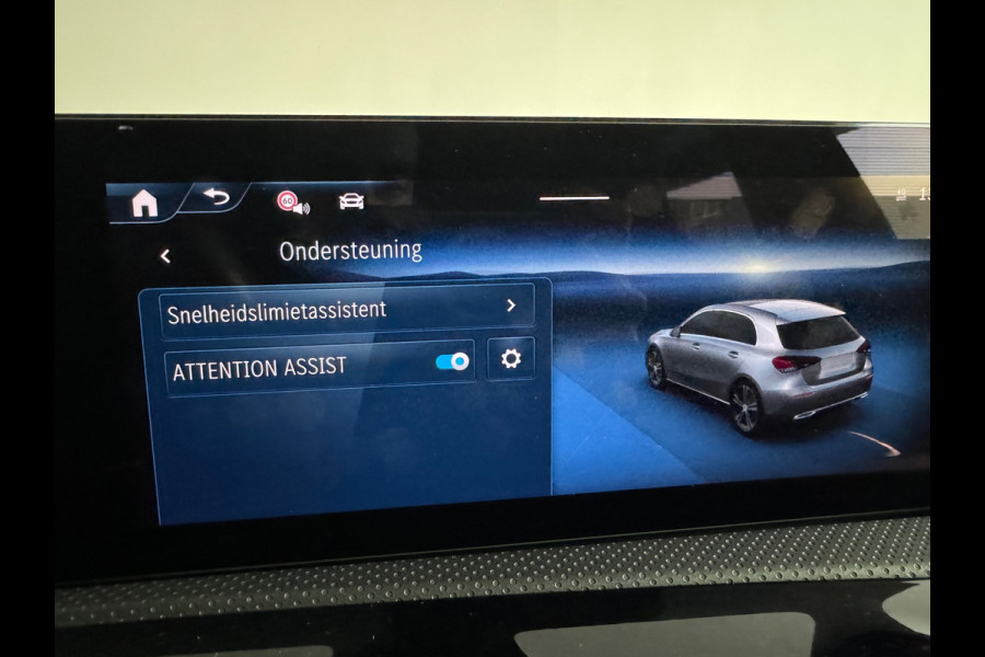 Mercedes-Benz A-Klasse 180 AMG Stoelverwarming|Camera|Sfeerverlichting