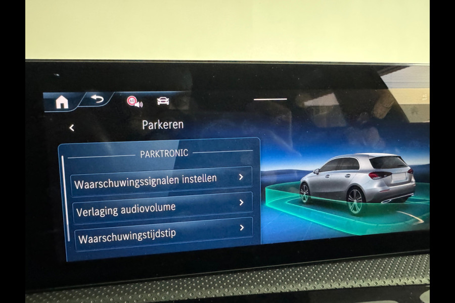 Mercedes-Benz A-Klasse 180 AMG Stoelverwarming|Camera|Sfeerverlichting