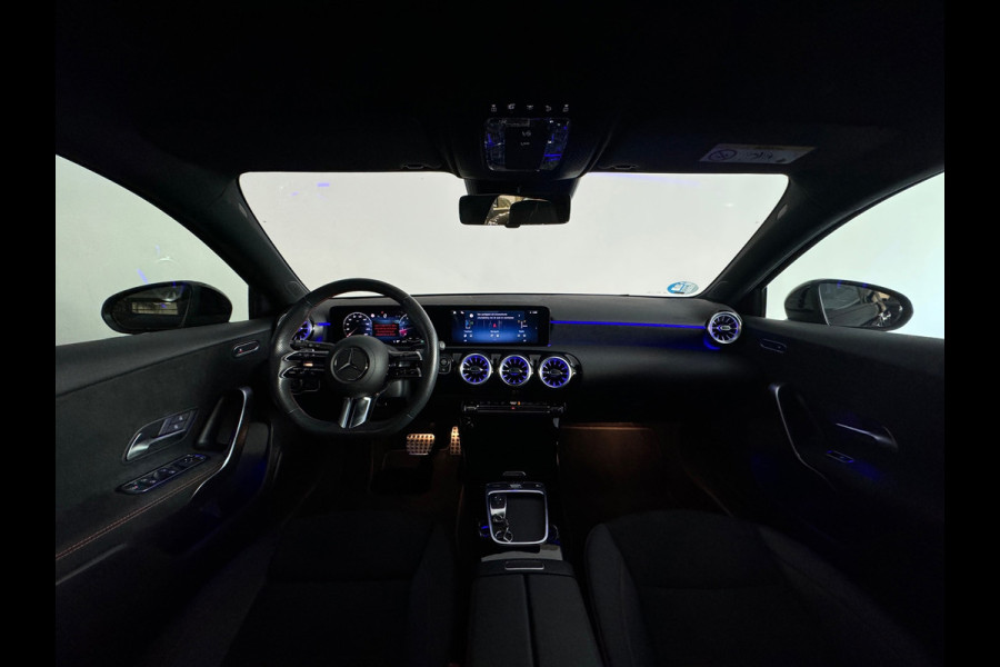 Mercedes-Benz A-Klasse 180 AMG Stoelverwarming|Camera|Sfeerverlichting