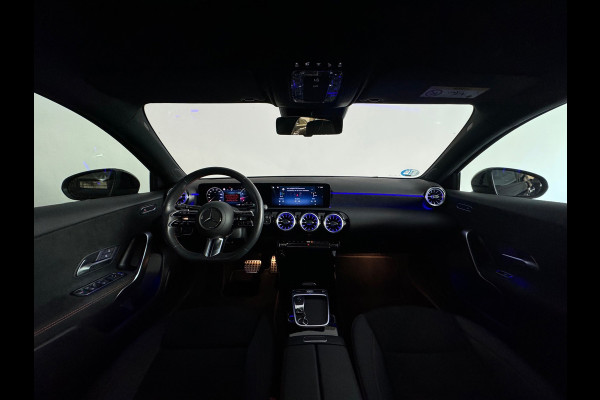 Mercedes-Benz A-Klasse 180 AMG Stoelverwarming|Camera|Sfeerverlichting