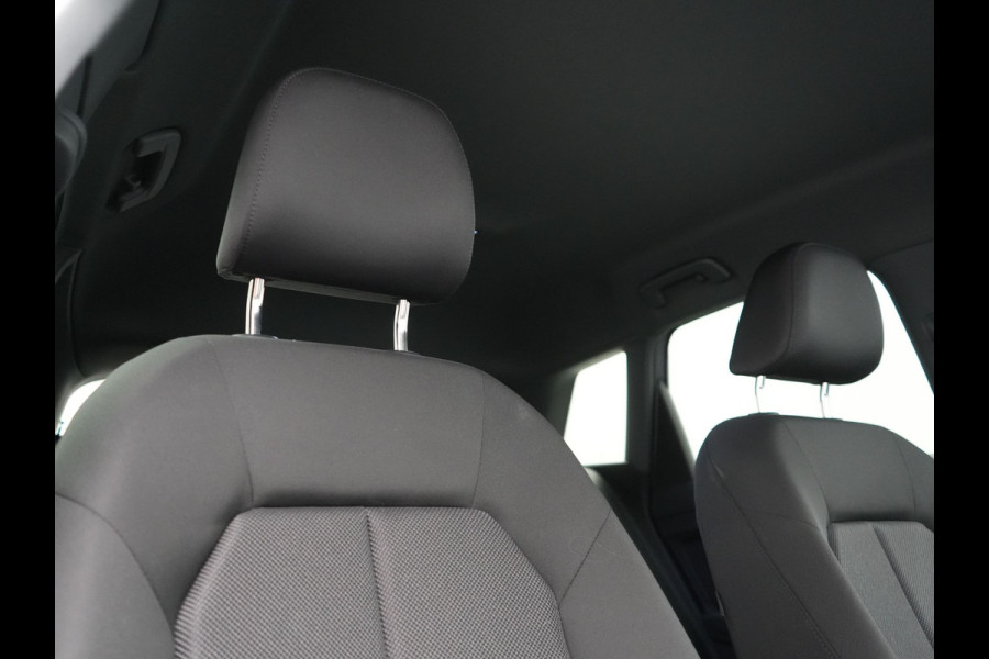 Audi Q4 e-tron 50 quattro Advanced edition 82 kWh 300pk Dealer O.H. | Apple Carplay | Voorstoelen Verwarmd | Navigatie Plus | 19"L.M | LED | Cruise Control | DAB | Virtual |