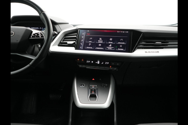 Audi Q4 e-tron 50 quattro Advanced edition 82 kWh 300pk Dealer O.H. | Apple Carplay | Voorstoelen Verwarmd | Navigatie Plus | 19"L.M | LED | Cruise Control | DAB | Virtual |