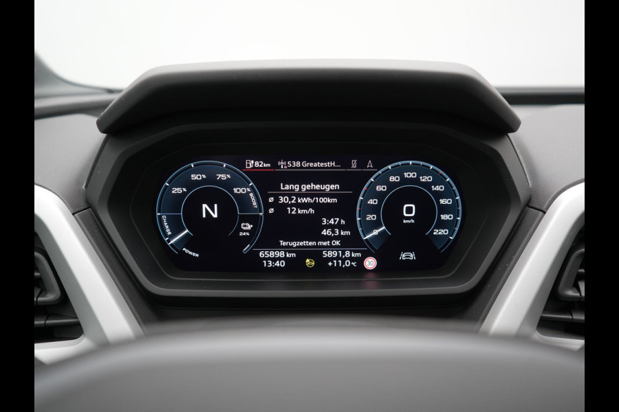 Audi Q4 e-tron 50 quattro Advanced edition 82 kWh 300pk Dealer O.H. | Apple Carplay | Voorstoelen Verwarmd | Navigatie Plus | 19"L.M | LED | Cruise Control | DAB | Virtual |