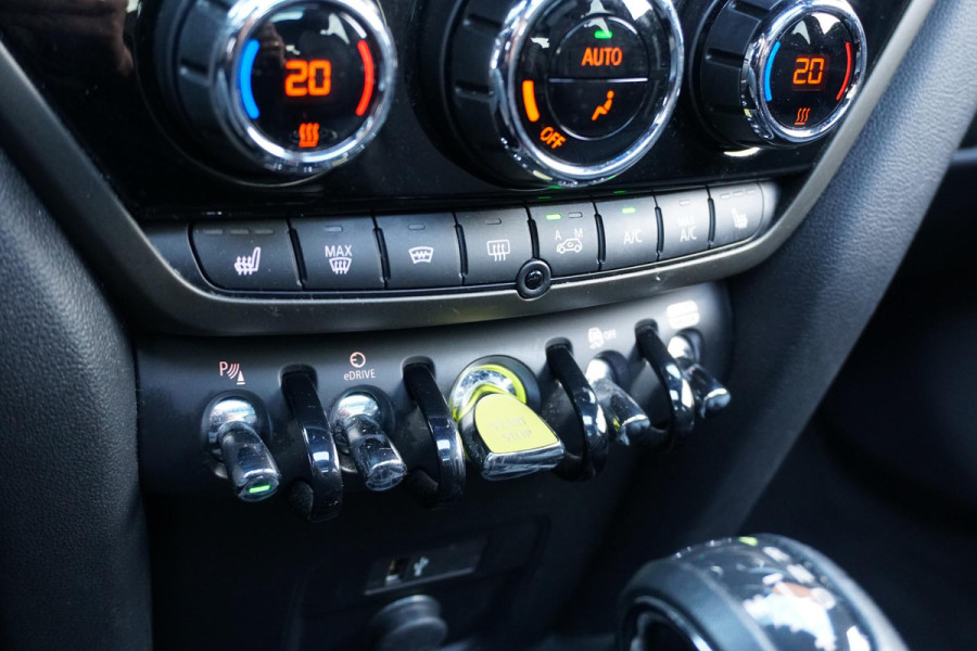 MINI Countryman 1.5 Cooper S E ALL4 225PK + PANORAMA / HEAD-UP / CAMERA / STOELVERWARMING