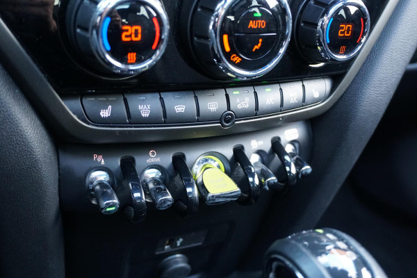 MINI Countryman 1.5 Cooper S E ALL4 225PK + PANORAMA / HEAD-UP / CAMERA / STOELVERWARMING