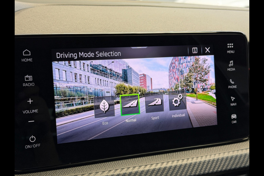 Škoda SCALA 1.0 TSI Monte Carlo Pano Camera CarPlay