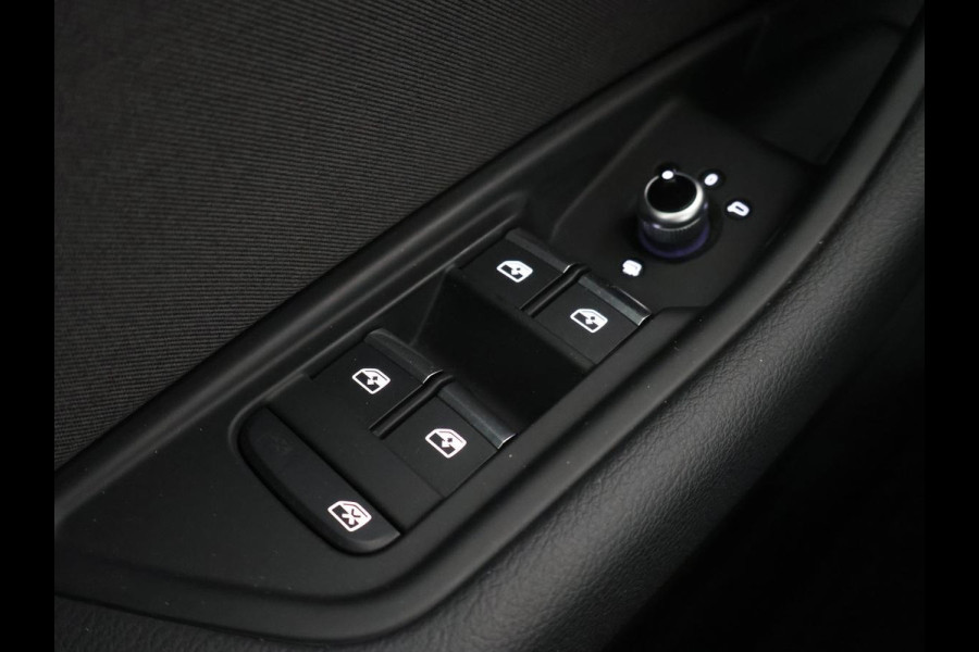 Audi A4 Avant 40 TFSI S edition | Adaptive cruise | Trekhaak | Stoelverwarming | Park assist | Navigatie | Bluetooth | Climate control