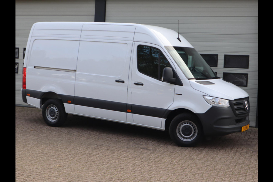 Mercedes-Benz eSprinter 320 81 kWh RWD L2H2 - Trekhaak - Winter pakket