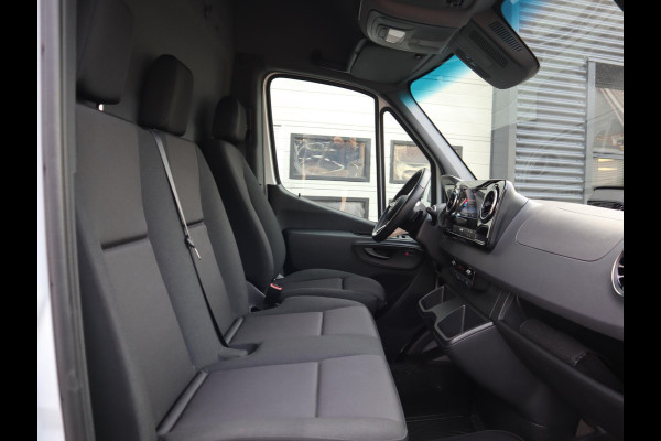 Mercedes-Benz eSprinter 320 81 kWh RWD L2H2 - Trekhaak - Winter pakket