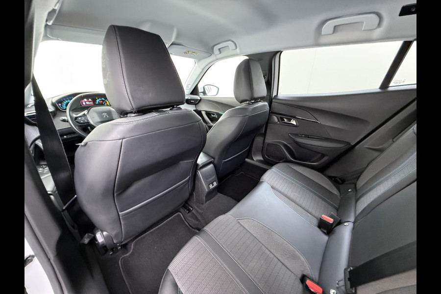 Peugeot e-2008 EV Allure Pack 50kWh Trekhaak 3D-Navi 360°Camera Apple Carplay Android Auto Ecc SOH 88% Regen-Lichtsensor Privacy Glas Led Isofix Bluetooth Cruise Control 1e Eigenaar Dealeronderhouden Origineel Nederlandse Auto