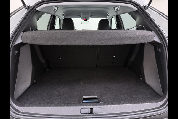 Peugeot e-2008 EV Allure Pack 50kWh Trekhaak 3D-Navi 360°Camera Apple Carplay Android Auto Ecc SOH 88% Regen-Lichtsensor Privacy Glas Led Isofix Bluetooth Cruise Control 1e Eigenaar Dealeronderhouden Origineel Nederlandse Auto