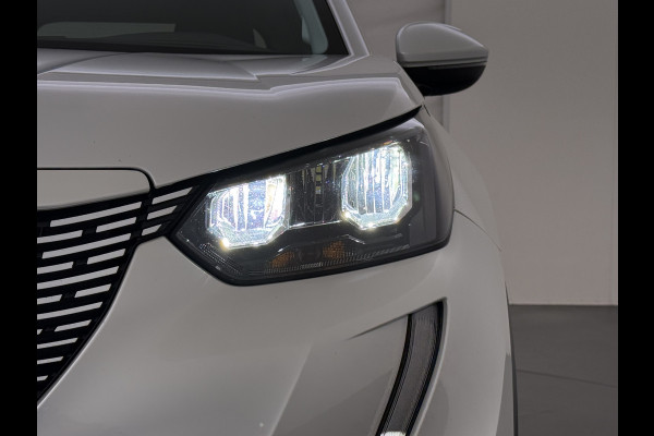 Peugeot e-2008 EV Allure Pack 50kWh Trekhaak 3D-Navi 360°Camera Apple Carplay Android Auto Ecc SOH 88% Regen-Lichtsensor Privacy Glas Led Isofix Bluetooth Cruise Control 1e Eigenaar Dealeronderhouden Origineel Nederlandse Auto