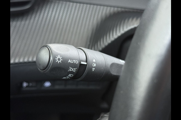 Peugeot e-2008 EV Allure Pack 50kWh Trekhaak 3D-Navi 360°Camera Apple Carplay Android Auto Ecc SOH 88% Regen-Lichtsensor Privacy Glas Led Isofix Bluetooth Cruise Control 1e Eigenaar Dealeronderhouden Origineel Nederlandse Auto