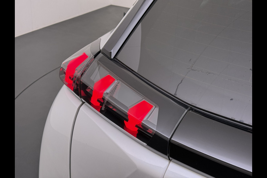 Peugeot e-2008 EV Allure Pack 50kWh Trekhaak 3D-Navi 360°Camera Apple Carplay Android Auto Ecc SOH 88% Regen-Lichtsensor Privacy Glas Led Isofix Bluetooth Cruise Control 1e Eigenaar Dealeronderhouden Origineel Nederlandse Auto