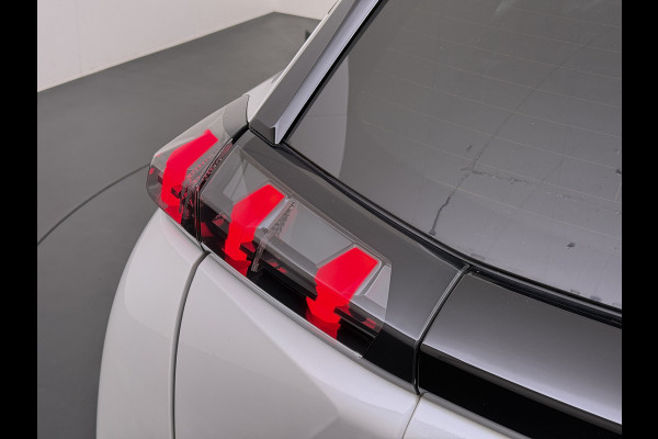 Peugeot e-2008 EV Allure Pack 50kWh Trekhaak 3D-Navi 360°Camera Apple Carplay Android Auto Ecc SOH 88% Regen-Lichtsensor Privacy Glas Led Isofix Bluetooth Cruise Control 1e Eigenaar Dealeronderhouden Origineel Nederlandse Auto