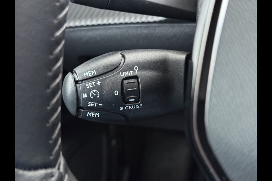 Peugeot e-2008 EV Allure Pack 50kWh Trekhaak 3D-Navi 360°Camera Apple Carplay Android Auto Ecc SOH 88% Regen-Lichtsensor Privacy Glas Led Isofix Bluetooth Cruise Control 1e Eigenaar Dealeronderhouden Origineel Nederlandse Auto