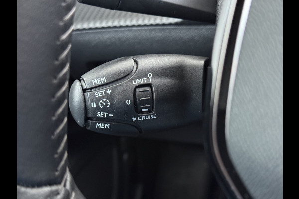 Peugeot e-2008 EV Allure Pack 50kWh Trekhaak 3D-Navi 360°Camera Apple Carplay Android Auto Ecc SOH 88% Regen-Lichtsensor Privacy Glas Led Isofix Bluetooth Cruise Control 1e Eigenaar Dealeronderhouden Origineel Nederlandse Auto