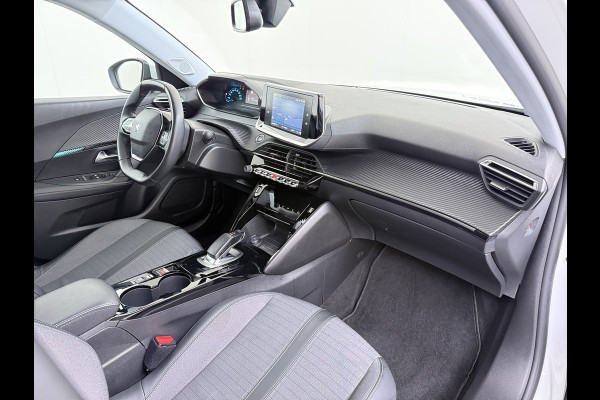 Peugeot e-2008 EV Allure Pack 50kWh Trekhaak 3D-Navi 360°Camera Apple Carplay Android Auto Ecc SOH 88% Regen-Lichtsensor Privacy Glas Led Isofix Bluetooth Cruise Control 1e Eigenaar Dealeronderhouden Origineel Nederlandse Auto