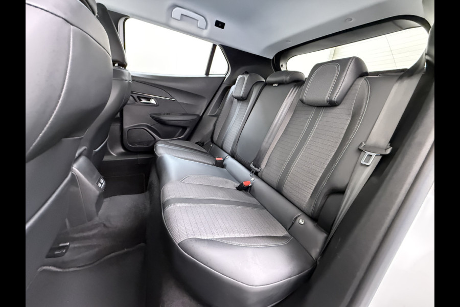 Peugeot e-2008 EV Allure Pack 50kWh Trekhaak 3D-Navi 360°Camera Apple Carplay Android Auto Ecc SOH 88% Regen-Lichtsensor Privacy Glas Led Isofix Bluetooth Cruise Control 1e Eigenaar Dealeronderhouden Origineel Nederlandse Auto